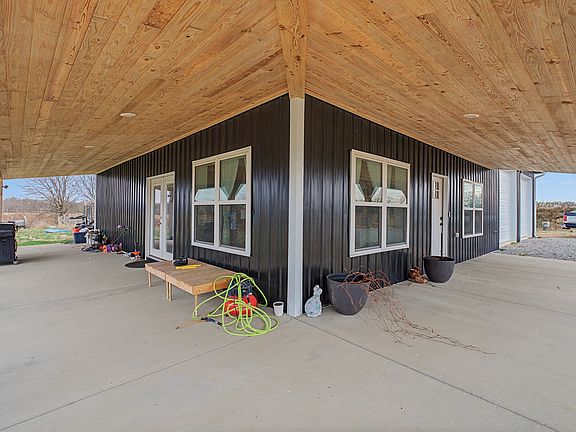 4th image of 437 Colonial Rd