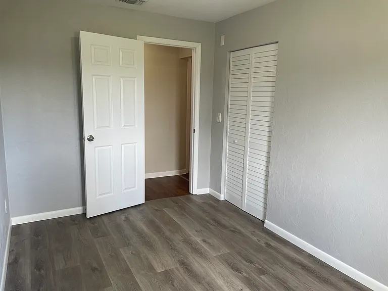 1719 Edgewater Dr — Photo 18