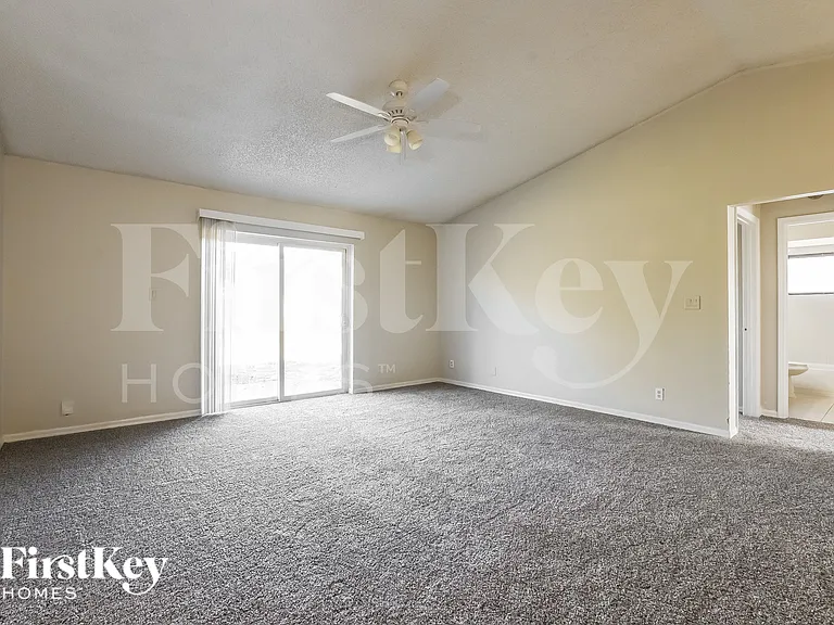 1051 Shepherd Ave — Photo 10
