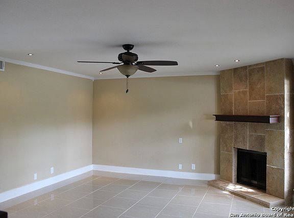4th image of 1607 Patricia Dr #3A