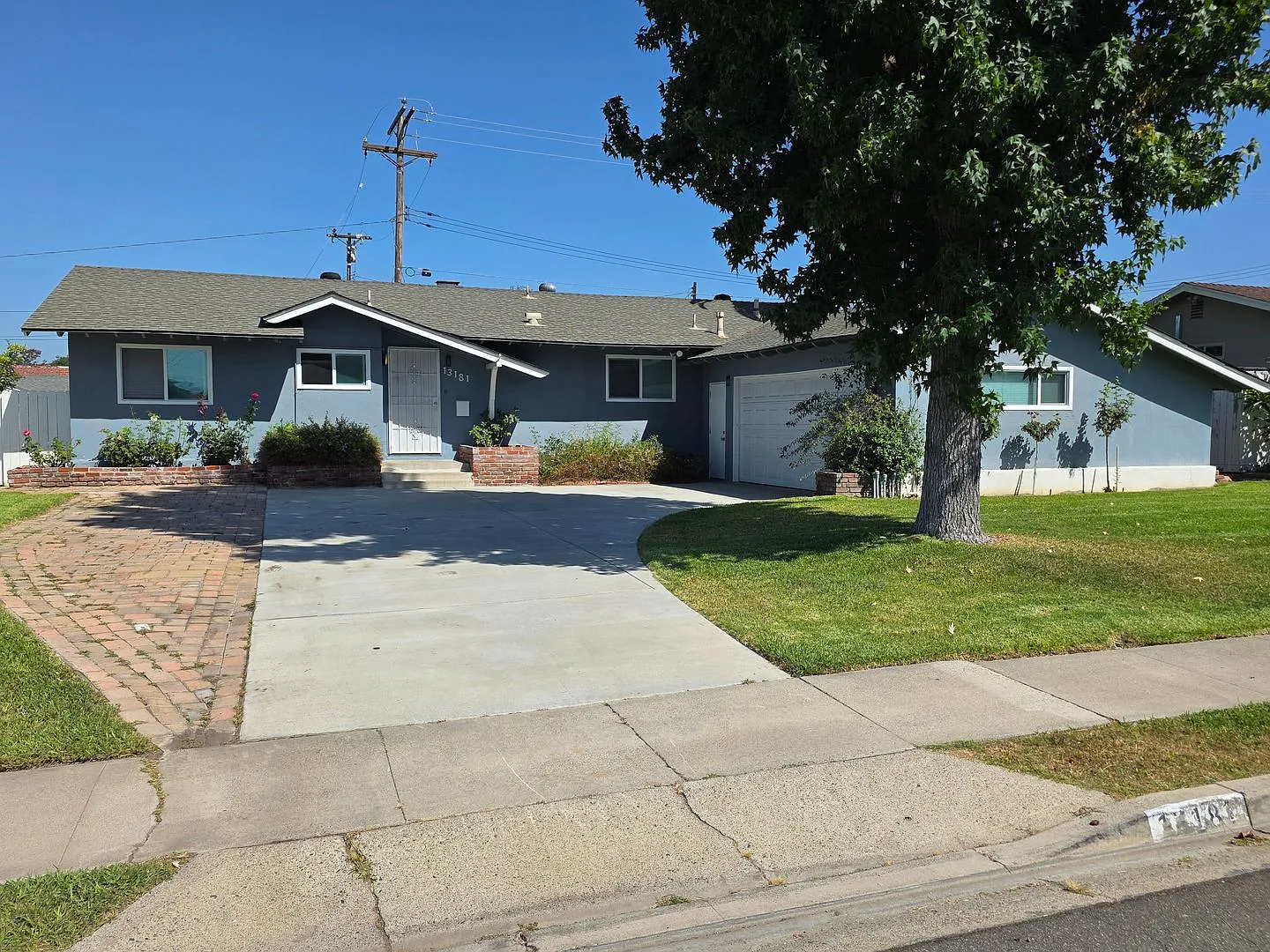 4 Bedroom 2 Bathroom Home — Photo 1