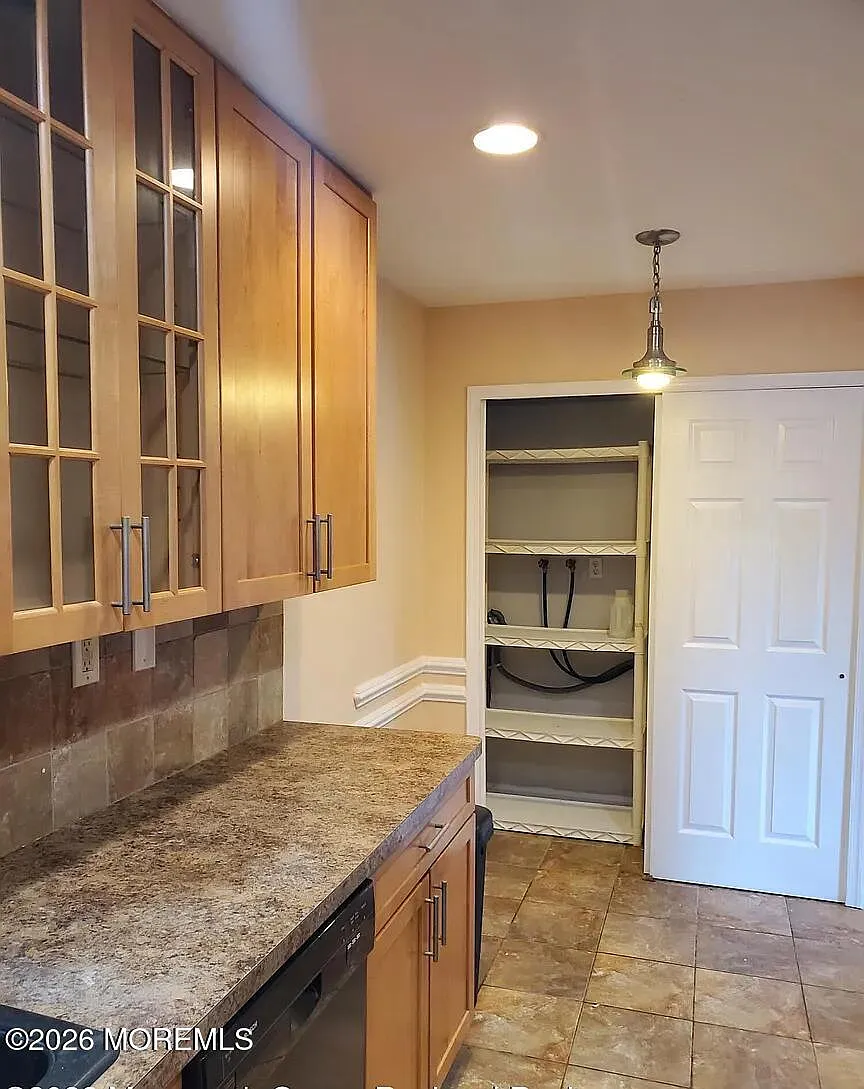 1 bed, 920 sqft, $2,000 — Photo 3