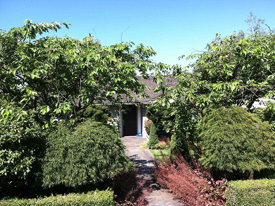 2nd image of 5725 60th Ave NE