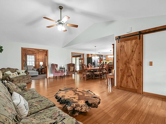 2nd image of 1027 Willow Creek Dr