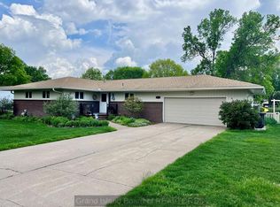 4335 Cambridge Rd, Grand Island, NE 68803