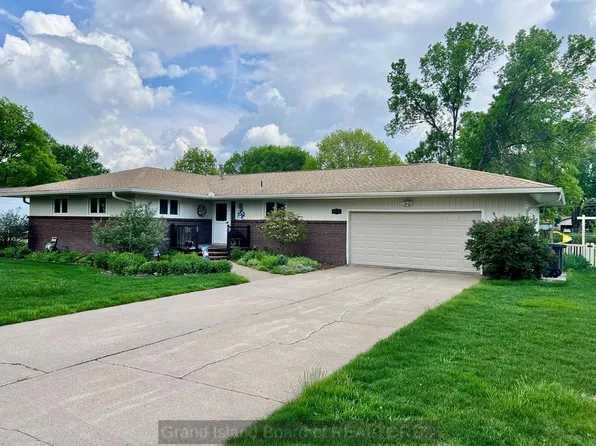 4335 Cambridge Rd, Grand Island, NE 68803