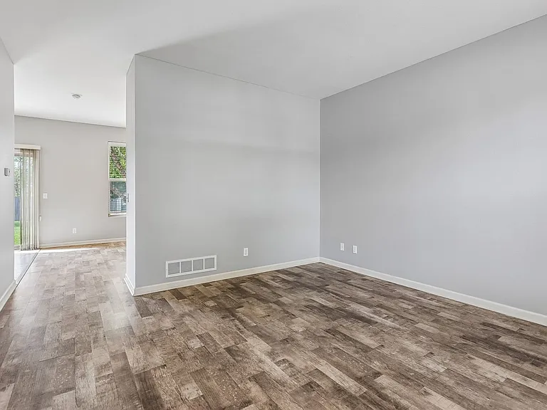 15915 Filmore Cir — Photo 4