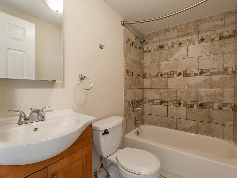 2826 Mercer St — Photo 11