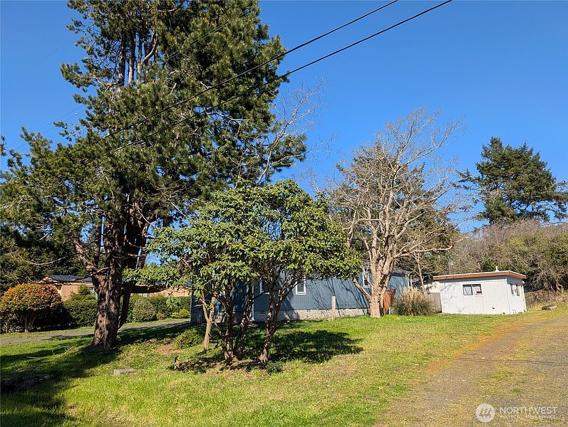2nd image of 808 Magellan Avenue NE