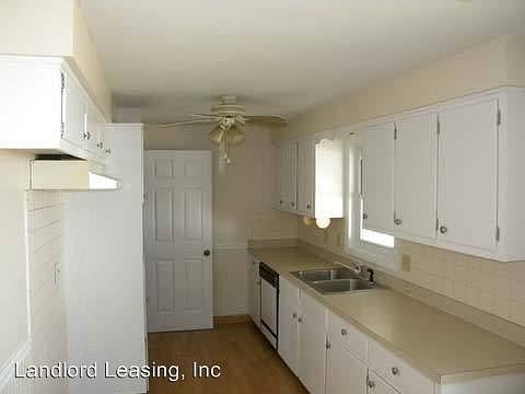3rd image of 2351 Ashland Ave