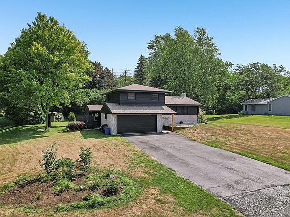 2nd image of 450 Rip Van Winkle DRIVE