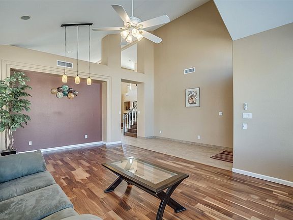 3rd image of 815 E Mountain Vista Dr