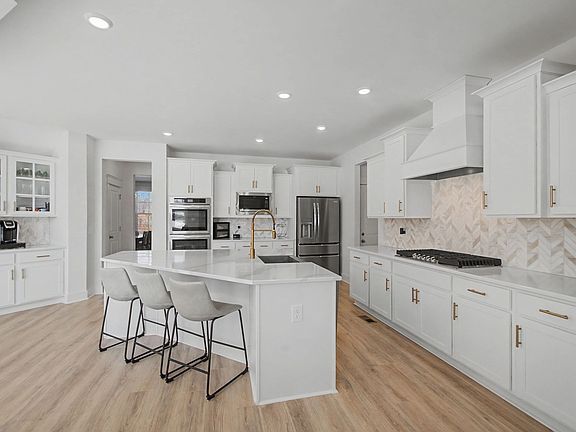 5th image of 7299 Belvoir Dr