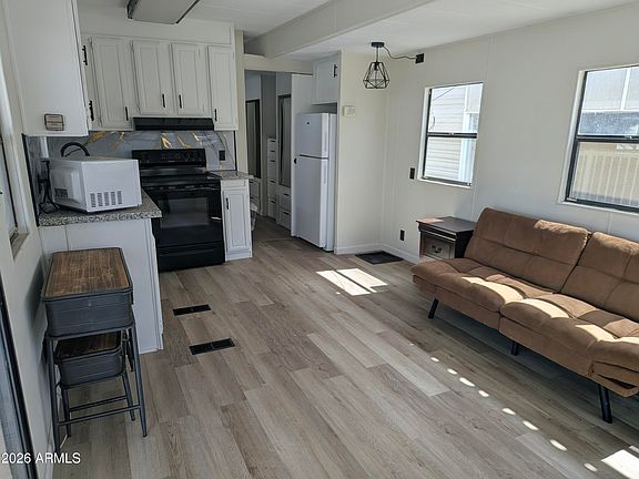 5th image of 106 E HEDGE Drive
