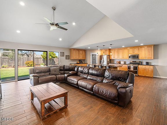 5th image of 1117 Village Dr