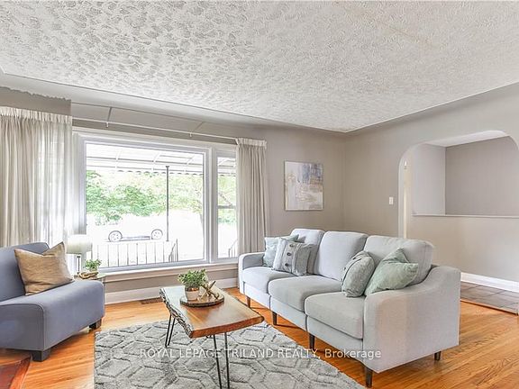 5th image of 28 Beattie Ave