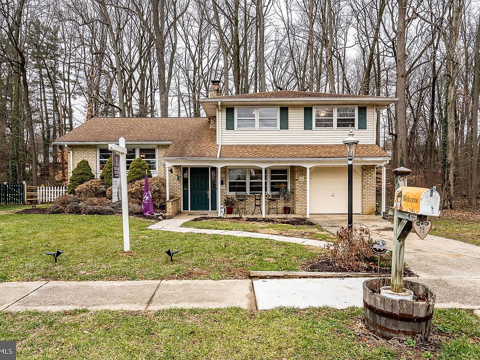1st image of 19 Alcott Dr