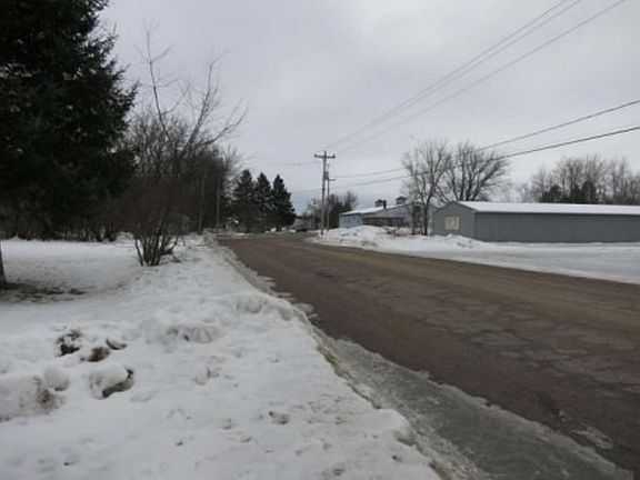 Exterior Neighborhood (street photo)