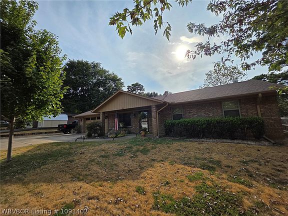 3rd image of 110 Patrick Ln