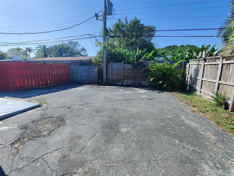733 NE 18th Ave — Photo 87