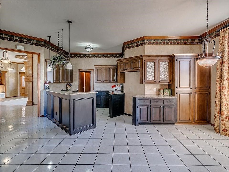 Spacious eat-in area off the kitchen with lots of pantry space.