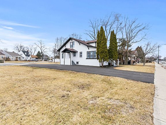 4th image of 1112 Plainfield Rd