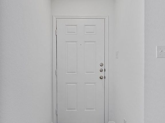 3rd image of 756 Greenway Trl