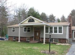 102 Driscolls Ln, Northbridge, MA 01534