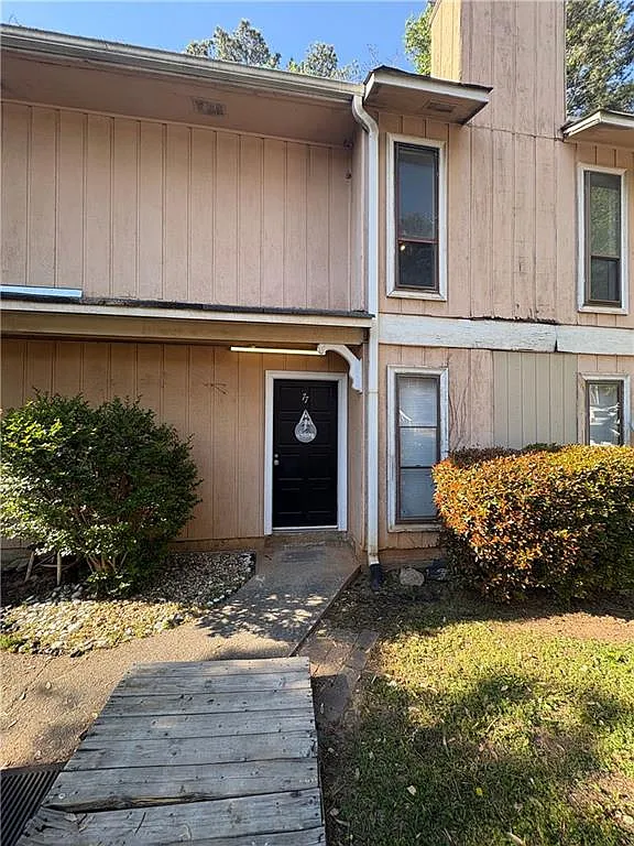3 bed, 3.0 bath, 1566 sqft, $1,700 — Photo 1