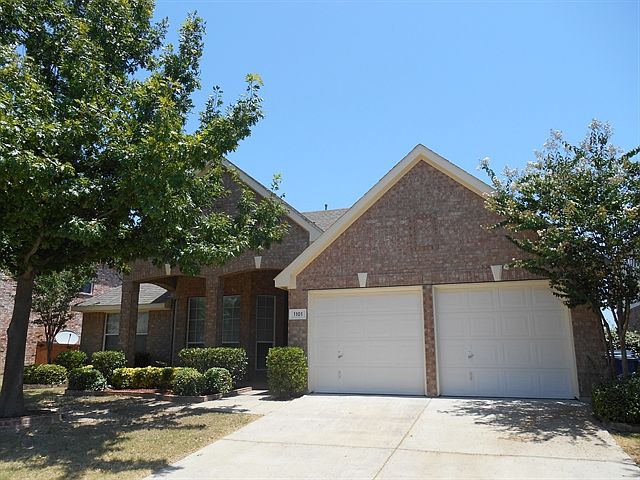 1st image of 1101 Royal Oaks Dr