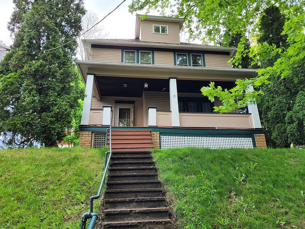 301 Hasson Ave photo 1