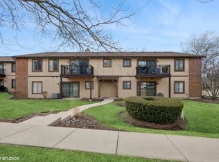 748 Rodenburg Rd APT 2D, Roselle, IL 60172