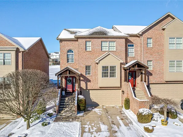 2000 Saint Andrews Ct, Jeannette, PA 15644