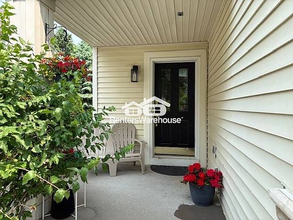 2nd image of 10184 Country Club Curv