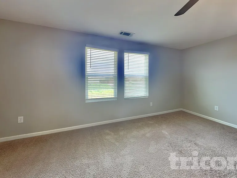 1942 Hudson Dr — Photo 5
