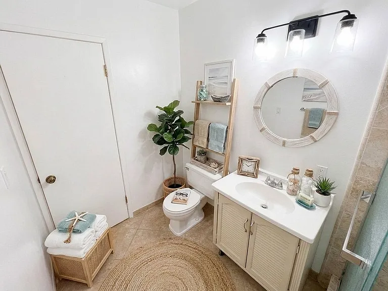 1510 W Oceanfront #A-B — Photo 24