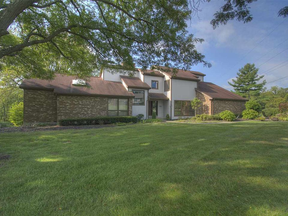 1st image of 905 Squire Hill Ct