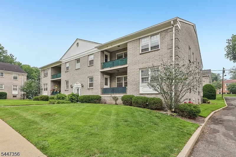 1 bed, 1.0 bath, $2,600 — Photo 3