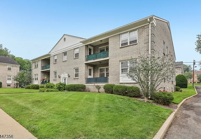 135-167 S Maple Ave #137-H — Photo 3