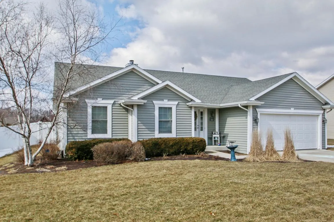 740 N Joshua Ln photo 1