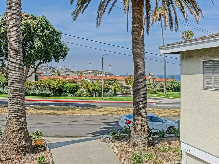 344-348 Calle Miramar — Photo 2