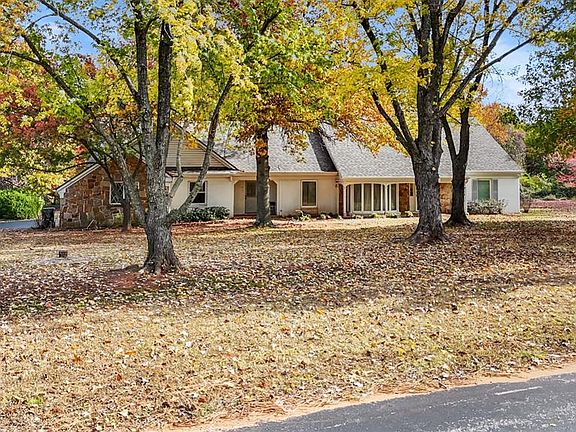5th image of 715 Tarkington Dr