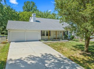 825 Garonne Dr, Ballwin, MO