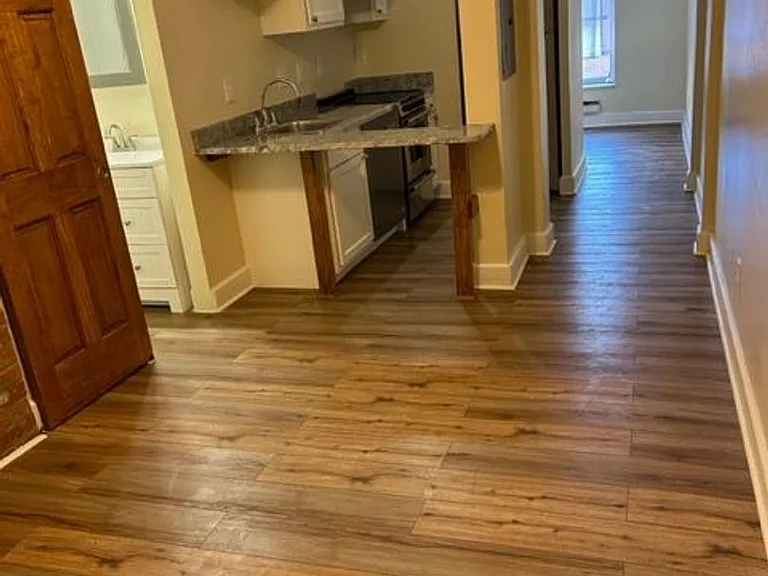 638 N High St — Photo 2