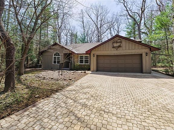 3rd image of 10325 Grand Oaks Dr