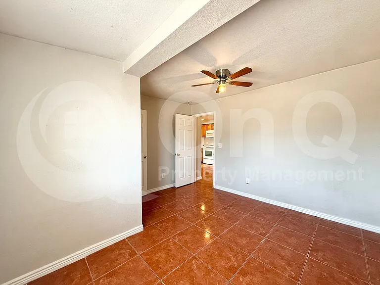 4009 N 48th Ave — Photo 21