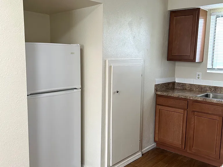 3512 Wellesley Dr NE #C — Photo 6