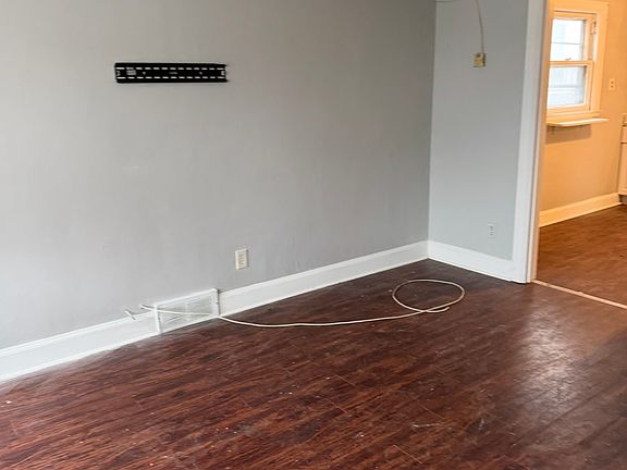 2nd image of 18-20 Euclid Ave #C