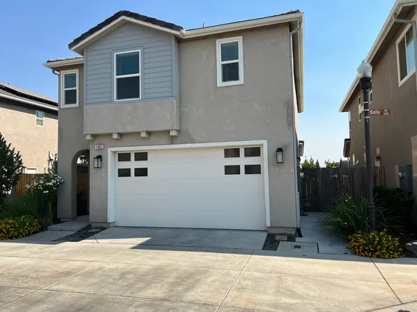 1992 Kelly Ln, Clovis, CA 93611
