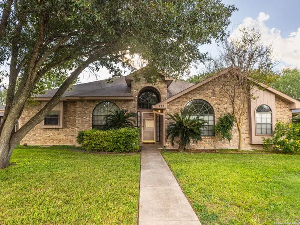 133 WEEPING WILLOW, Uvalde, TX 78801